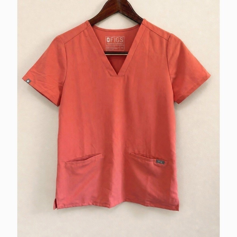 FIGS Women's Casma Three-Pocket Scrub Top In Coral Size XS/P - Picture 2 of 7